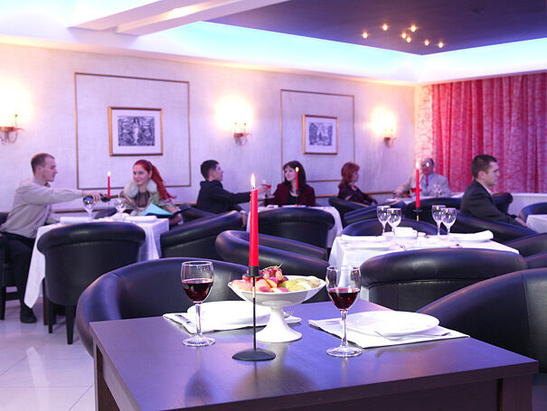 Зал Тет-а-Тет